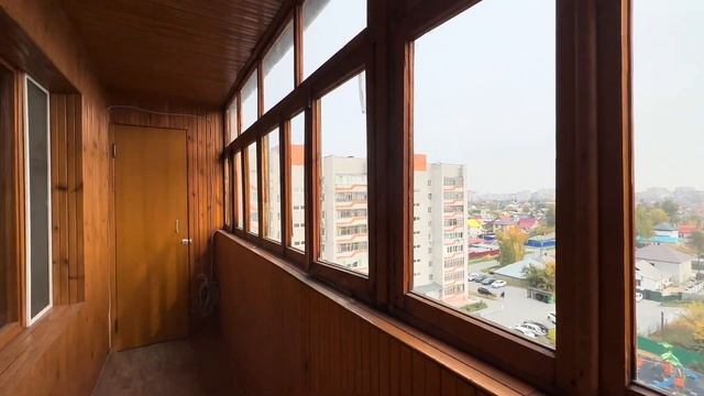 Просторная и теплая квартира с панорамными видами в кирпичном доме в районе Червишевского тракта! смотреть онлайн