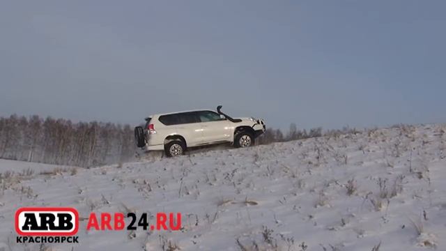 ARB 24 Toyota Land Cruiser Prado 150 гоняет по заснеженным горам. На ямы ему наплевать. смотреть онлайн