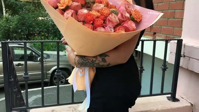 Сборный букет из роз, гвоздик и трахелиума | DariRoza смотреть онлайн