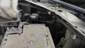 Рено Логан Stepway замена передних лампочек.