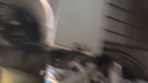 Порвался трос капота теперь масло будем лить в бак