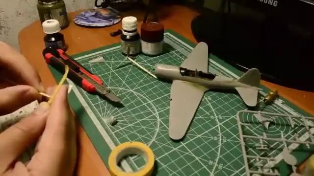 Сборка модели самолета Су-2 от ICM смотреть онлайн