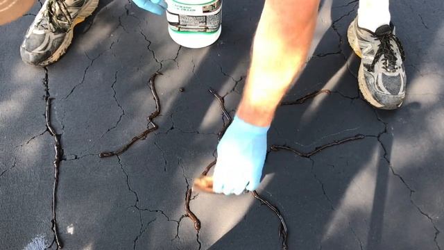 Filling Cracks in a Asphalt Driveway - How to - DIY смотреть онлайн
