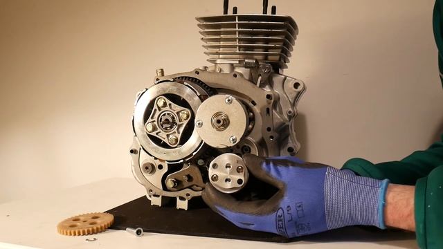 How a Trochoid oil pump works in an engine смотреть онлайн