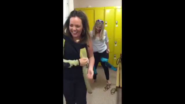 GARY BARLOW CAMPAIGN BLOOPERS смотреть онлайн