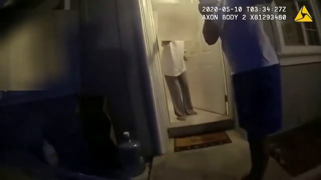 Cop Gets Fired After Apologizing To Army Sergeant смотреть онлайн