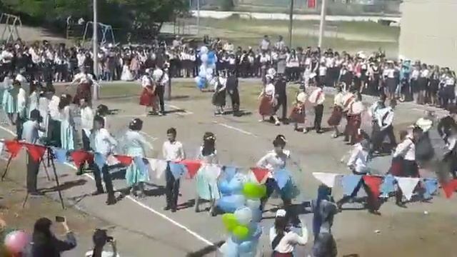 Г.Тараз Средняя школа Гродекова❤
11"А",11"Б",11"В" Вальс. смотреть онлайн