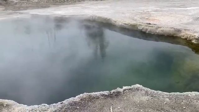 Йе́ллоустон (англ. Yellowstone National Park) смотреть онлайн