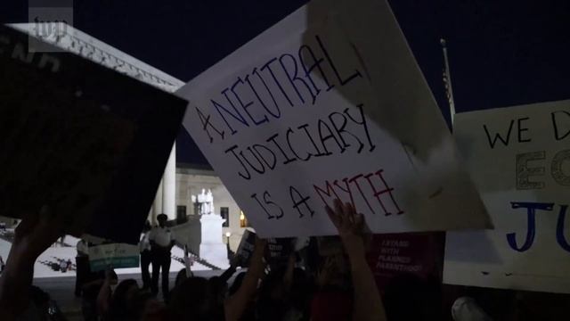Outside Supreme Court, senators and activists react to Trump pick смотреть онлайн