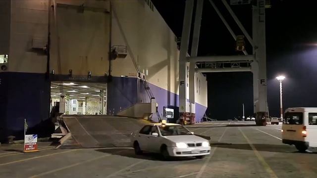 Car Carrier in Mokpo, South Korea. смотреть онлайн