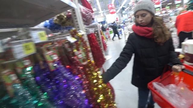 ?НОВОГОДНИЕ ПОКУПКИ С ЛИЗОЙ в АШАНЕ / КУПИЛИ ЁЛОЧНЫЕ ИГРУШКИ ? смотреть онлайн