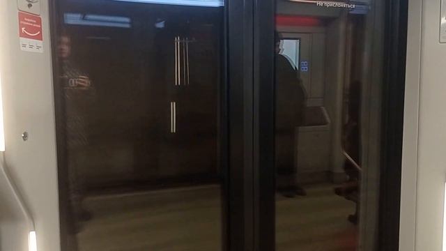 Поездка на метро-поезде «Москва-2020» 81-775-776-777 от станции Теплый Стан до станции Лен.Проспект смотреть онлайн