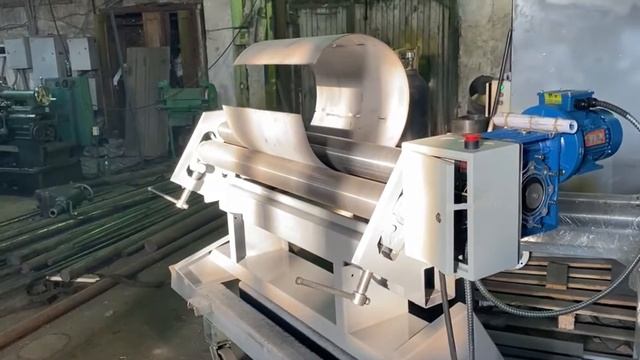 Толстый металл на вальцах прокат обечайки для банной печи. смотреть онлайн