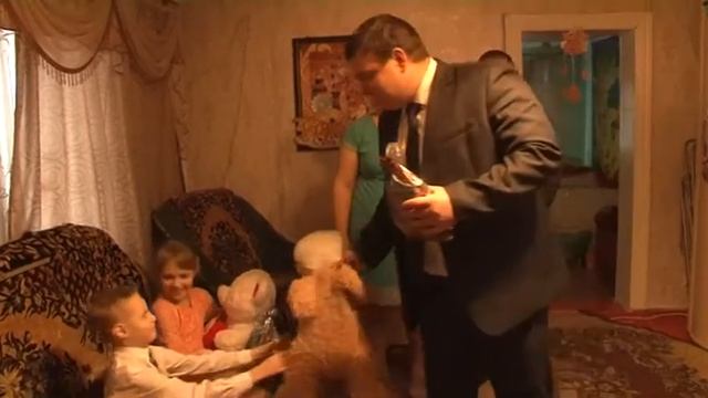 Новогодние подарки для семьи Зайцевых смотреть онлайн