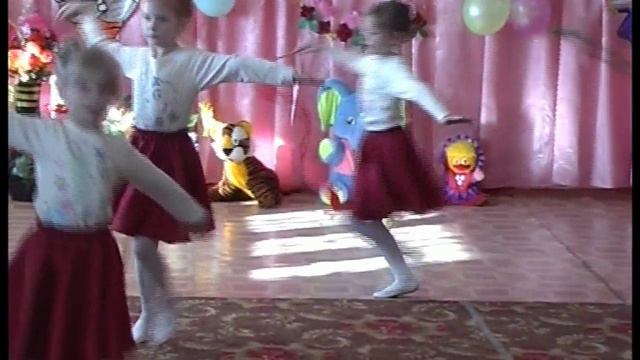 Танец с лентами: "Эль бимбо" смотреть онлайн