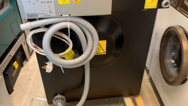 Unboxing an Electrolux Professional Quickwash QWC Commercial Washing Machine смотреть онлайн