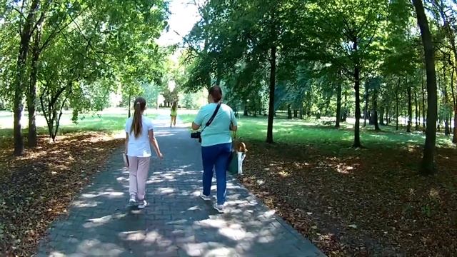 Путешествуй со мной. Стефана ужалила оса. Прогулка по Кобрину. Парк аттракционов. Дом Суворова. смотреть онлайн