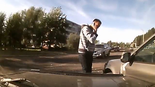 Ну кто так разворачивается??? смотреть онлайн