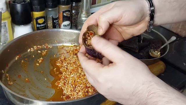 GAZİANTEP'İN GERÇEK ZEYTİNYAĞLI KURU PATLICAN DOLMASI NASIL YAPILIR!! TÜM PÜF NOKTALARIYLA смотреть онлайн