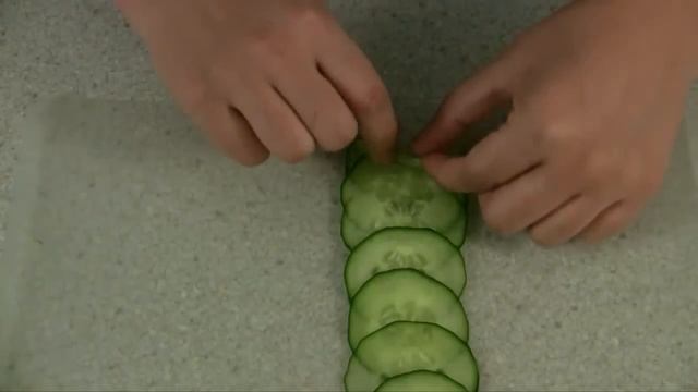 Как сделать розочку из огурца-Grand-furshet смотреть онлайн