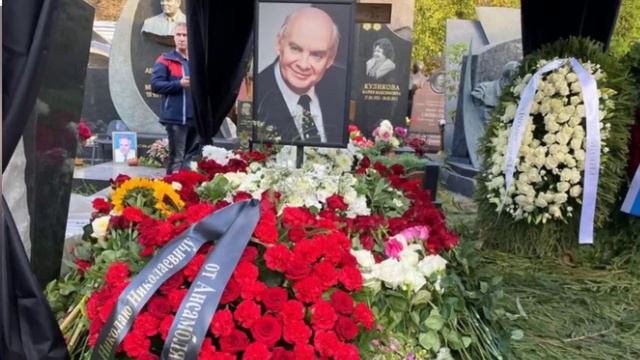 Похоронила мужа Добронравова. Где могила, что делала Пахмутова смотреть онлайн