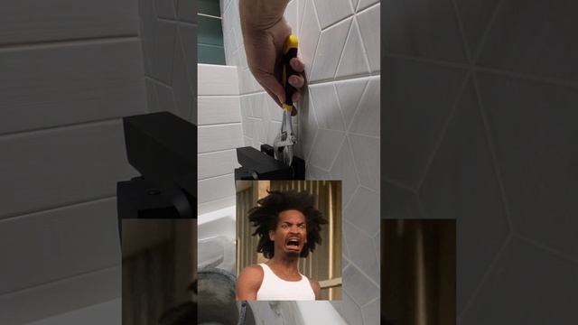 Как ПРАВИЛЬНО установить СМЕСИТЕЛЬ ванны. И ЛАЙФХАК от производителя. #ремонт #ванная #сантехника смотреть онлайн