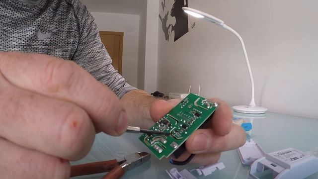 Modify Sonoff Basic to work as a Dry Relay (model sold in 2019) смотреть онлайн