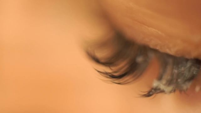 Видео инструкция как снимать наращенные ресницы в домашних условиях, самостоятельное снятие ресниц смотреть онлайн