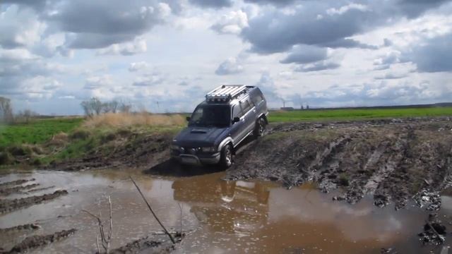 2 Isuzu Bighorn, грязь, цепи, Град, Хабаровск смотреть онлайн