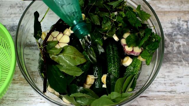 Малосольные огурцы на минеральной воде. Мой любимый рецепт. смотреть онлайн