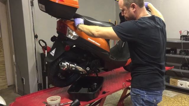 How to 50cc Scooter Oil Change The Easy Way 49cc - 150cc GY6 смотреть онлайн
