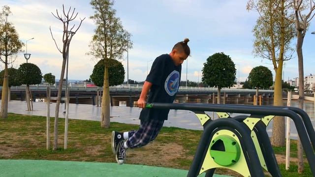 50 отжиманий на брусьях в честь 50 подписчиков! смотреть онлайн