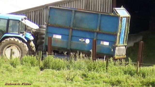 Silage-Making with Renault Tractor and Drag Chopper + Ford 8340 in Support. Some Pitwork! смотреть онлайн