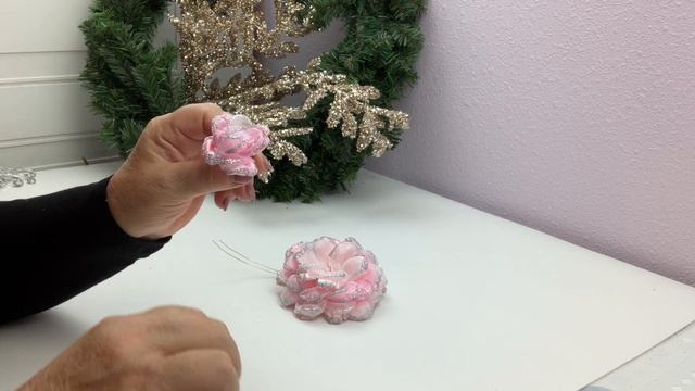 Новогодние цветы из атласной ленты своими руками. Ваша елка будет красивой и оригинальной / DIY смотреть онлайн