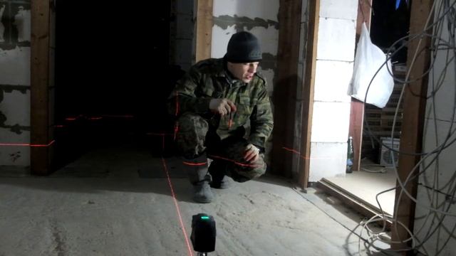 Черновой пол из фанеры, лаг и керамзита. Часть 1 - лазерный уровень смотреть онлайн