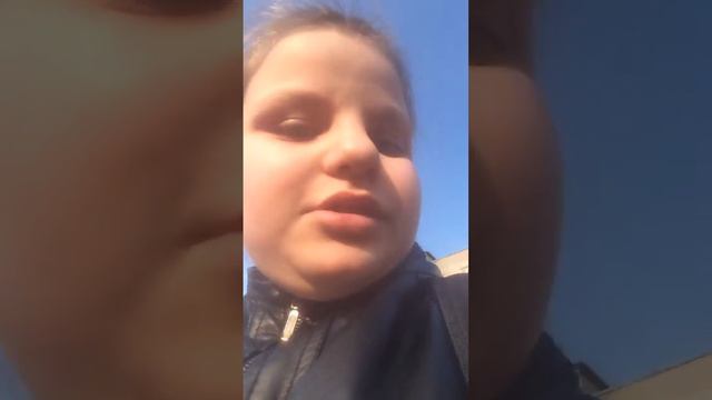 Иду от бабушки домой не знаю получу ремня от мамы?????????? смотреть онлайн