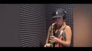 КЛАССНАЯ САКСОФОНИСТКА Анастасия/Интересная саксофонистка,классно импровизирует на популярную музык