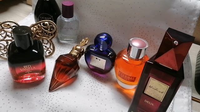 Zara Gardenia vs La rive Touch of woman☕ / ароматы, которые не ношу+гурманские ?СЛАДКИЕ СПРЕИ? смотреть онлайн