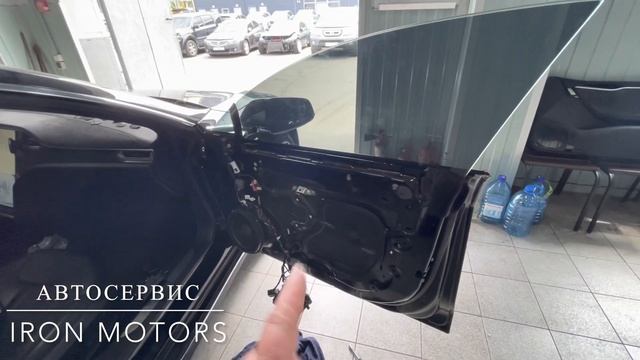Iron Motors .Tesla Model S ремонт стеклоподъёмника. И все же Tesla ломается смотреть онлайн