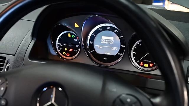 How to change Mercedes S204 C Class Estate numberplate bulb смотреть онлайн