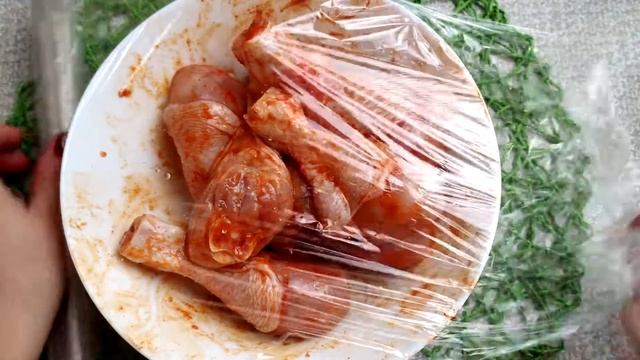 Куриные ножки с яблоками в духовке. Секрет в яблоке. Запеченная курочка смотреть онлайн