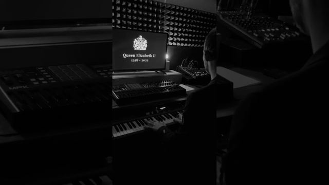 God save the queen - Queen Elizabeth II . (1926-2022) - Piano Jan Eichwald смотреть онлайн