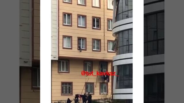 РЕБЕНОК УПАЛ С ТРЕТЬЕГО ЭТАЖА смотреть онлайн