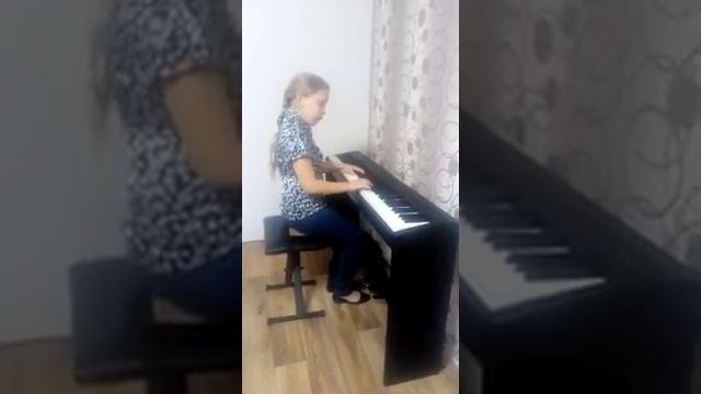 Гроздева Алина 9 лет Бах "Менуэт Ми- мажор" Лежгорн "Этюд соч.65 №40" смотреть онлайн