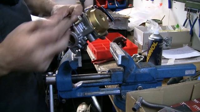 Suzuki VS 600 Intruder Teil 3 Vergaser Ausbau und Reinigen смотреть онлайн