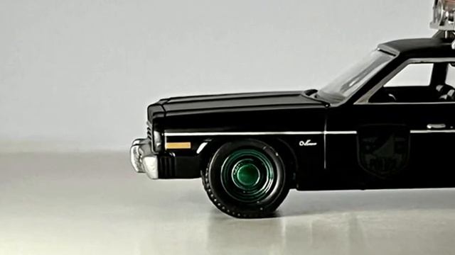 1:64 diecast 1974 Dodge Monaco Police Chase Car Greenlight Green Machine (Black Bandit) смотреть онлайн