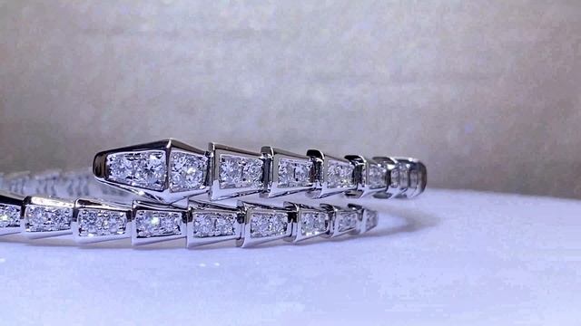 Браслет Bulgari serpenti viper из белого золота смотреть онлайн
