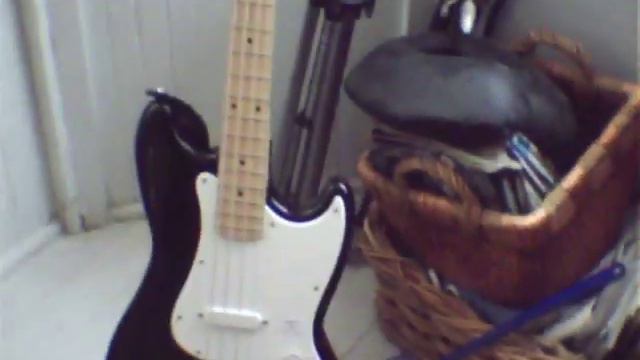 squier bronco bass by fender смотреть онлайн