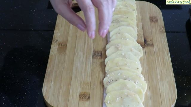 ВКУСНЫЙ КАРТОФЕЛЬНЫЙ гарнир РОЗЫ из КАРТОФЕЛЯ в духовке POTATO side dish potato roses RECIPE смотреть онлайн