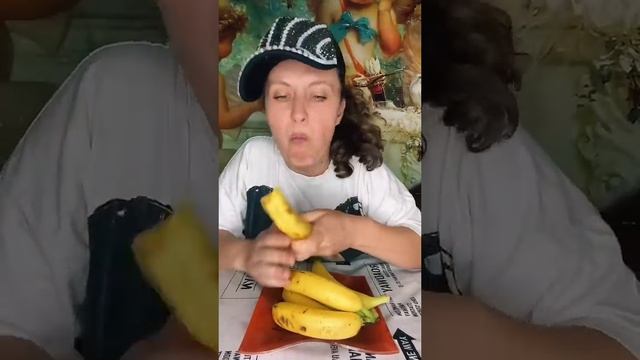 Как едят банан в семье. смотреть онлайн